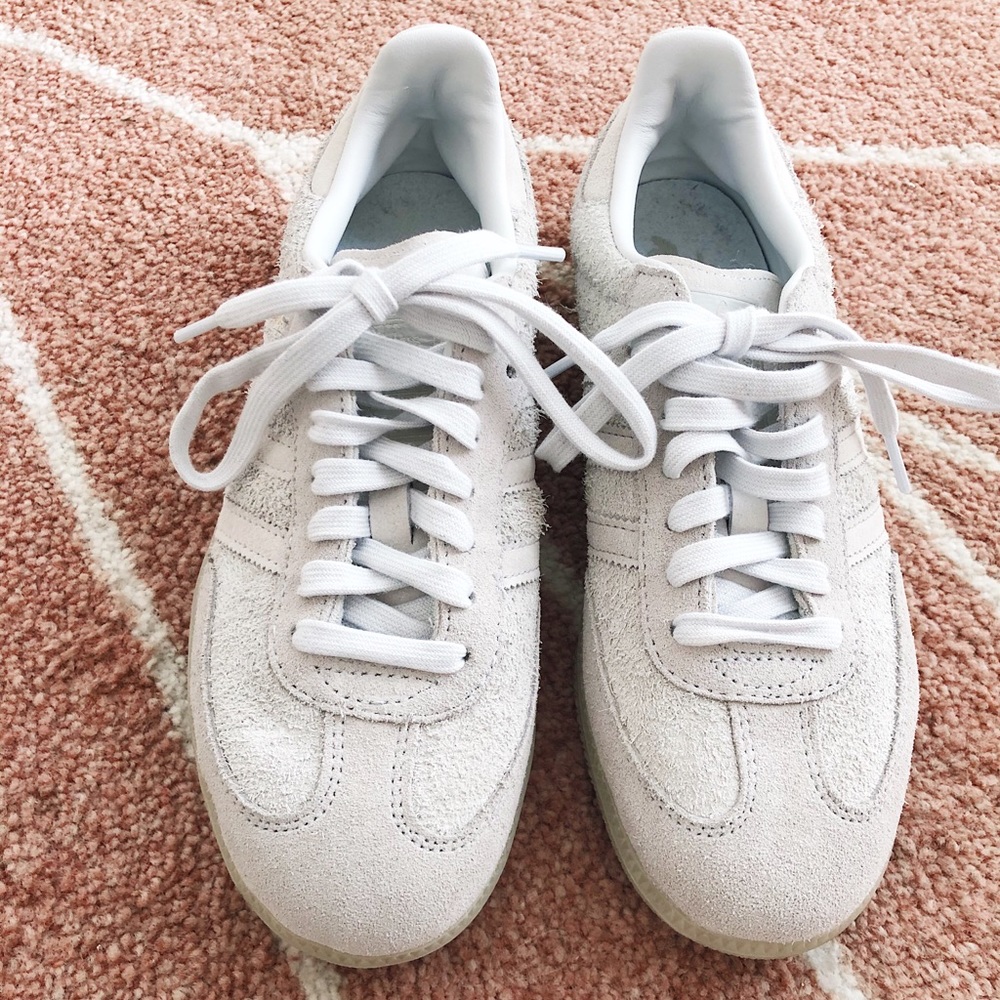 Adidas SAMBA Suede Sneakers in “Chalk”